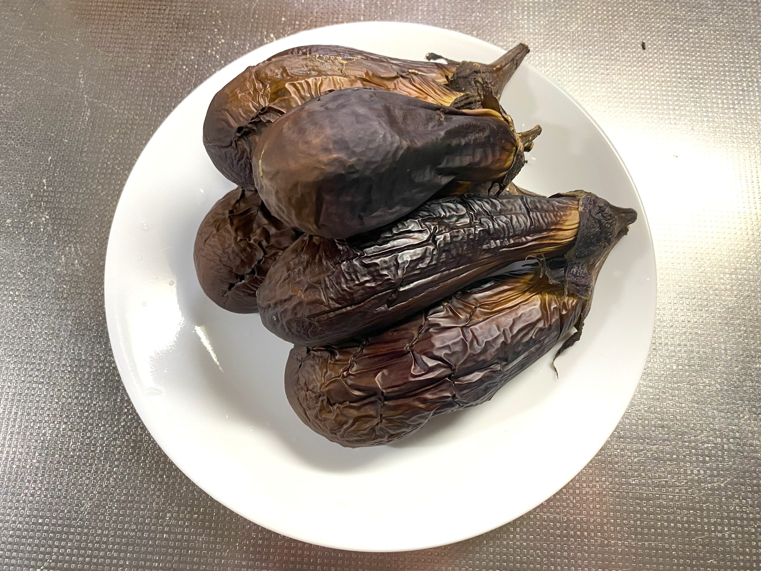 グリル後のナス 皮つきのまま焼いた状態