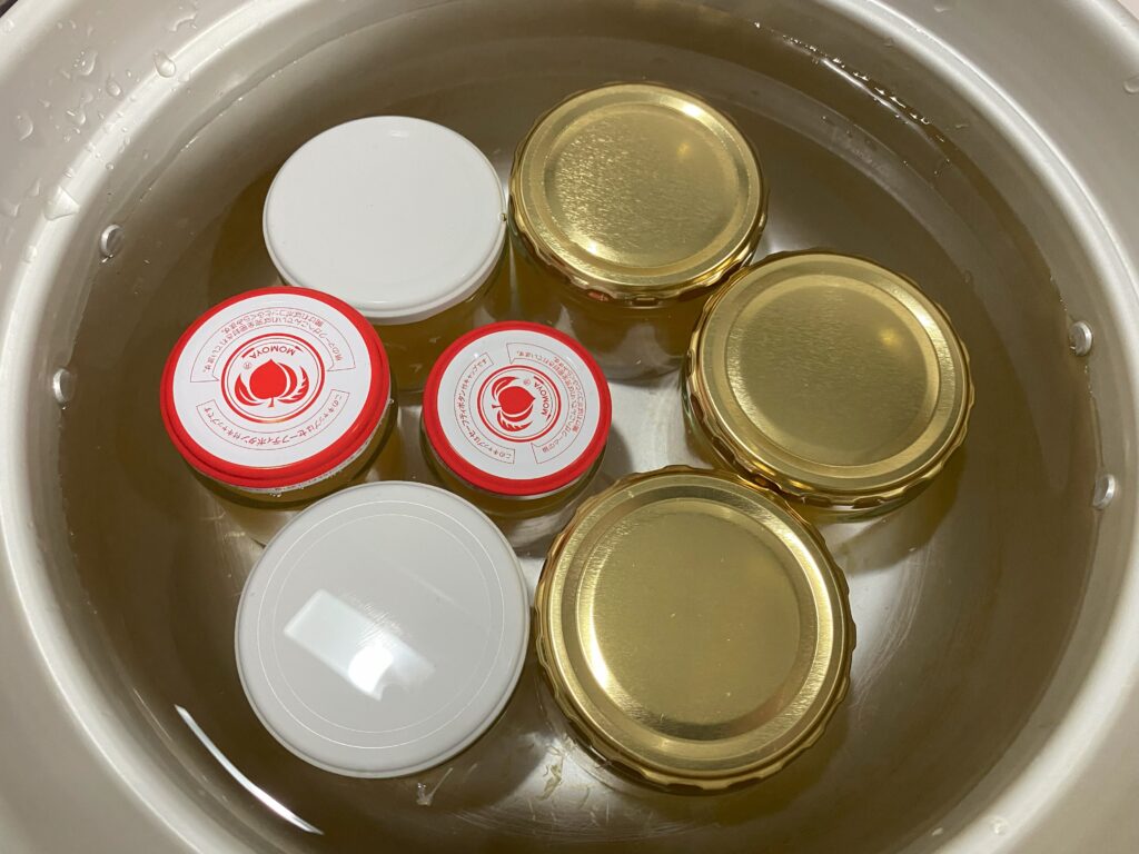 鍋で脱気中のグレープフルーツジャム